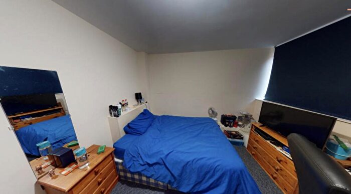 4 Bedroom Flat To Rent In Headingley Avenue, Leeds, LS6