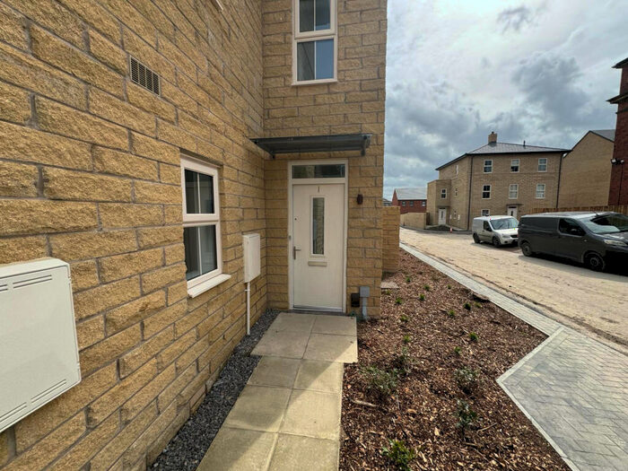 4 Bedroom Semi-Detached House To Rent In Orchid Rise, Leeds, West Yorkshire, LS14