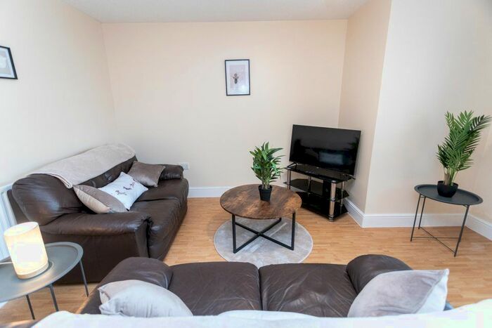 2 Bedroom Flat To Rent In Curtis Street, Swindon, SN1