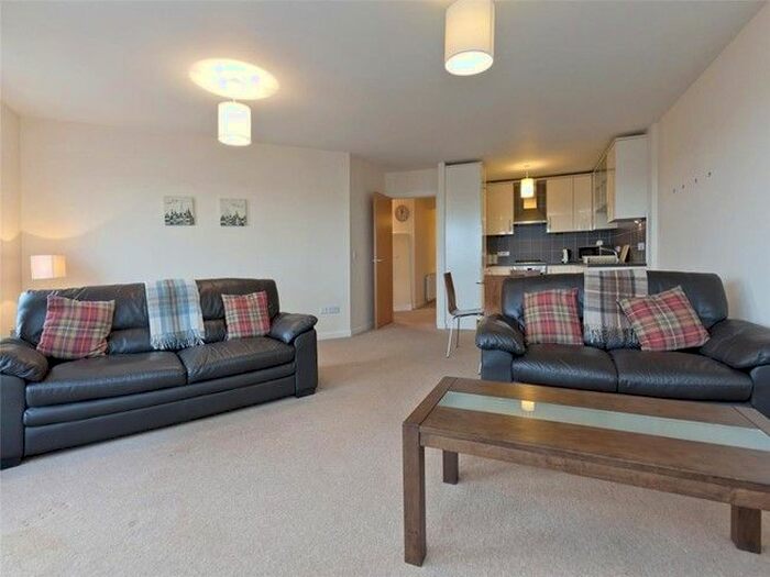 2 Bedroom Flat To Rent In Portland Street, City Centre, Aberdeen, AB11