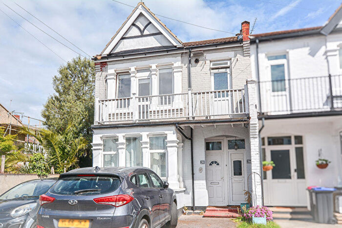 2 Bedroom Flat For Sale In Chelsea Avenue, Southend-On-Sea, SS1