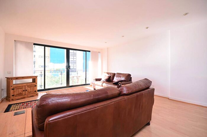 2 Bedroom Flat To Rent In Ocean Wharf, Docklands, London, E14