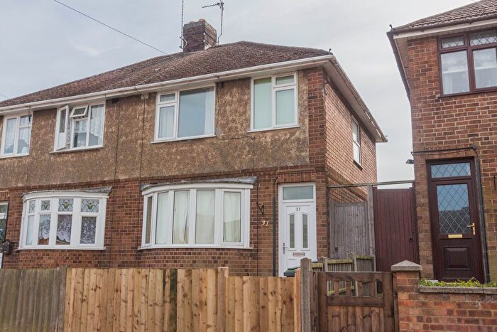 3 Bedroom Semi-Detached House To Rent In Windmill Road, Irthlingborough, NN9