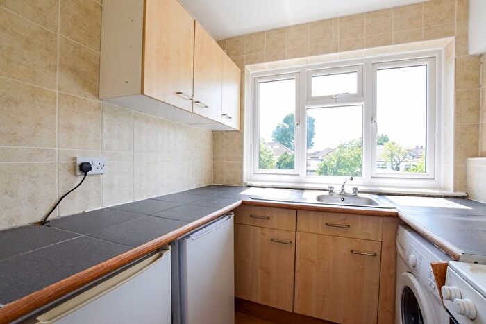 2 Bedroom Maisonette To Rent In Fullwell Avenue, Ilford, IG5