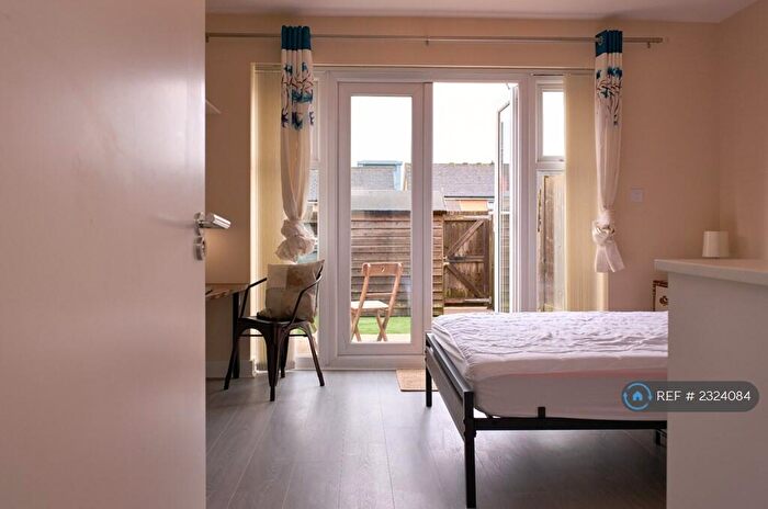 Studio To Rent In Kennet Island, Reading, RG2