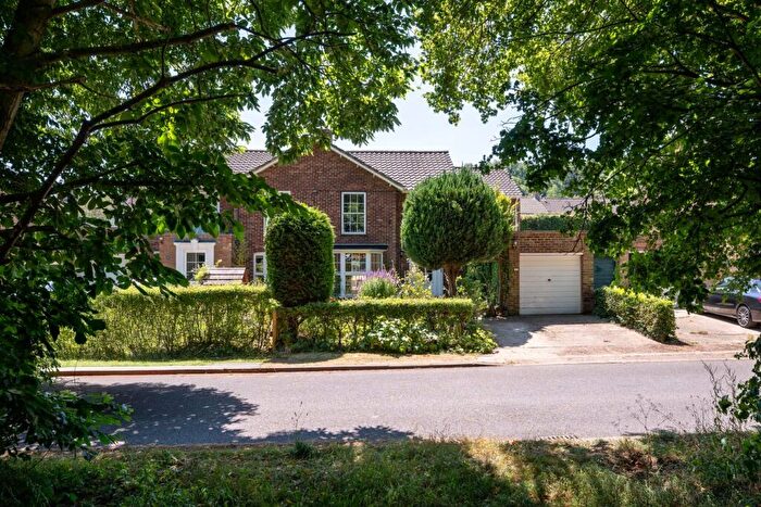 5 Bedroom Semi-Detached House For Sale In Crossway, Welwyn Garden City, AL8