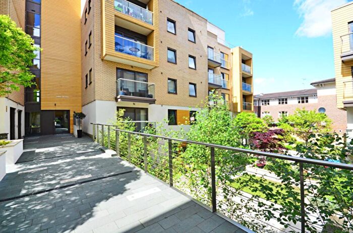 3 Bedroom Flat To Rent In Granville Road, Cricklewood, London, NW2