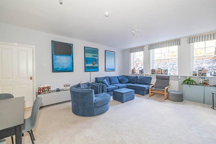 2 Bedroom Flat For Sale In New Dover Road, Canterbury, Kent, CT1