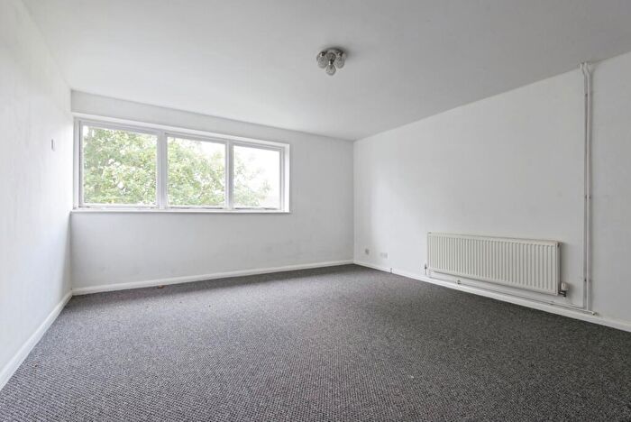 2 Bedroom Flat For Sale In Dugdale Court, Hitchin, Hertfordshire, SG5