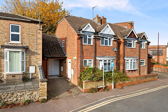3 Bedroom Detached House For Sale In West Street, Raunds, NN9
