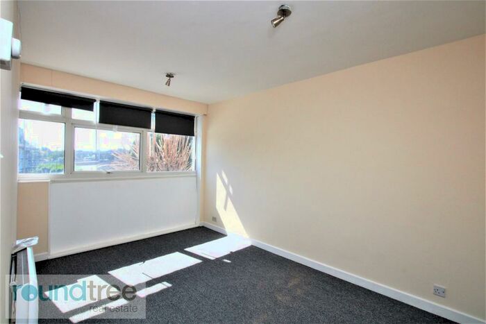 4 Bedroom Maisonette To Rent In Renters Avenue, Brent Cross, NW4