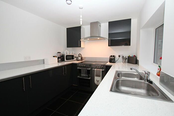 5 Bedroom Flat To Rent In Crofton Street, Manchester, M14
