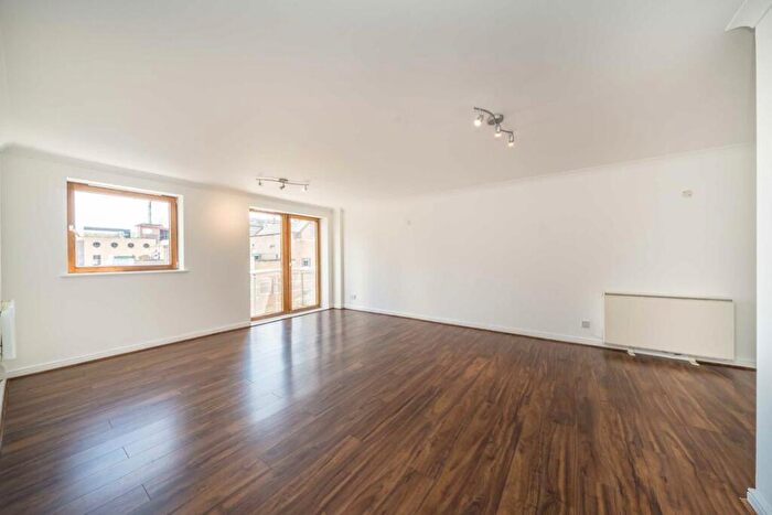 2 Bedroom Flat To Rent In Meridian Place, Canary Wharf, E14