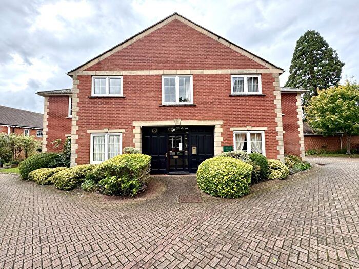 1 Bedroom Flat For Sale In Cedar Lodge, Hartley Wintney, RG27