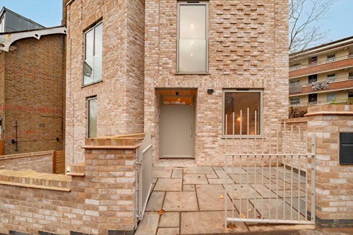 4 Bedroom Semi Detached House For Sale In Blythwood Road, London, N4