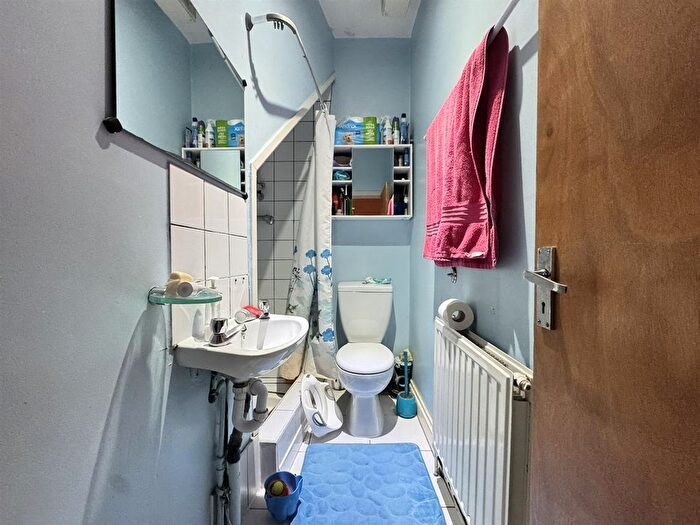 3 Bedroom End Of Terrace House For Sale In Reigate Road, Seven Kings, Ilford, IG3