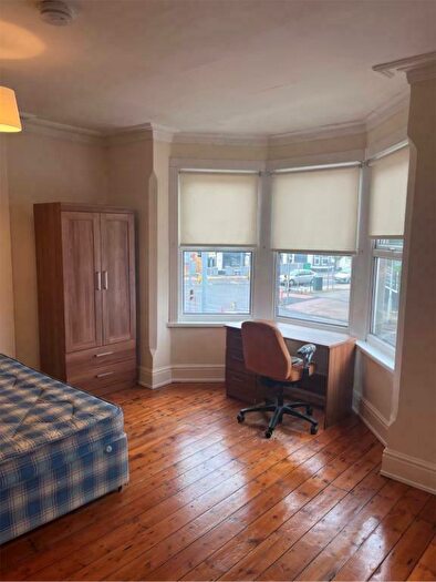 5 Bedroom Semi-Detached House To Rent In Queens Road, Nottingham, NG9