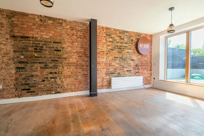 2 Bedroom Flat To Rent In Rosalyn Apartments, Kings Grove, Peckham, London, SE15