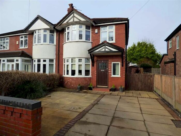 3 Bedroom Town House For Sale In Ashbourne Avenue, Cheadle, SK8