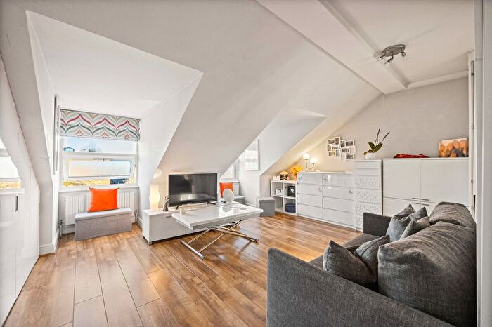 Studio To Rent In Saltram Crescent, Queen's Park, W9