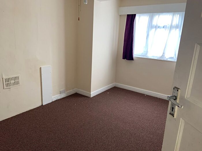 3 Bedroom Semi-Detached House To Rent In Southall, UB2
