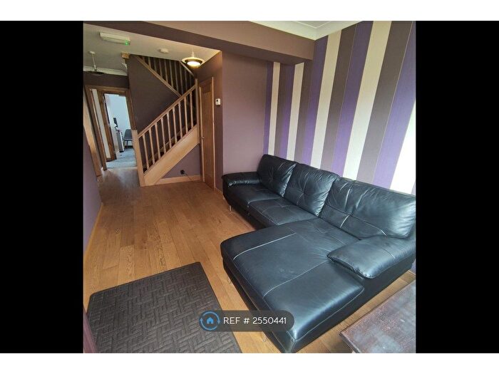 4 Bedroom Maisonette To Rent In Stockethill Way, Aberdeen, AB16