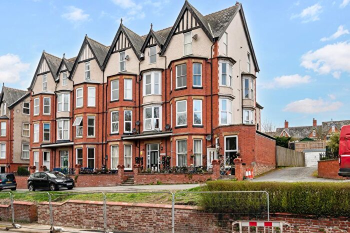 2 Bedroom Flat For Sale In Temple Drive, Llandrindod Wells, LD1