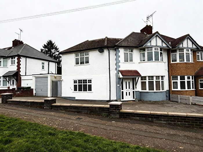 4 Bedroom Terraced House For Sale In Auckland Road, Potters Bar, EN6