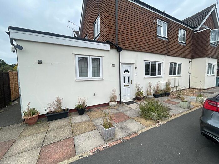 2 Bedroom Flat To Rent In Priory Road, Dunstable, LU5