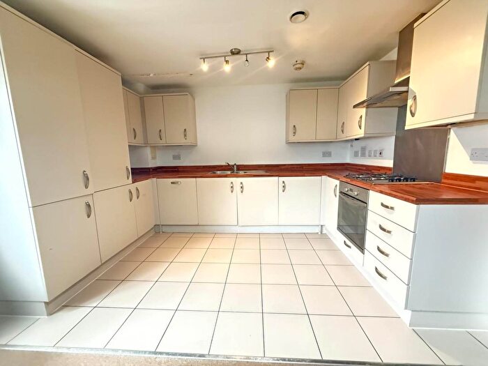 2 Bedroom Flat To Rent In Bath Road, Hounslow, TW3
