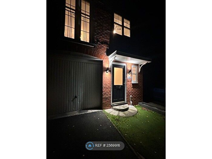 4 Bedroom End Of Terrace House To Rent In Park Close, Preston, PR2