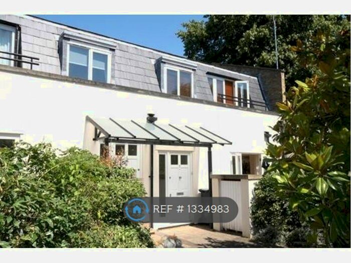 2 Bedroom Maisonette To Rent In Edgeley Road, London, SW4