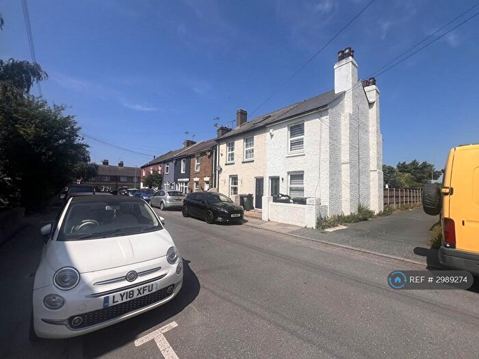 3 Bedroom End Of Terrace House To Rent In Broomfield Road, Swanscombe, DA10