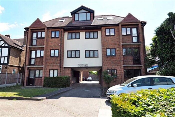 1 Bedroom Apartment To Rent In Park Court, The Ridgeway, Chingford, E4