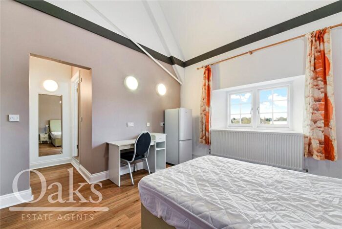 Apartment To Rent In Our Lady's Close, Crystal Palace, SE19