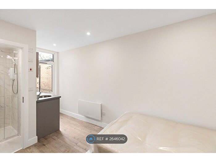 Studio To Rent In Dock Road, Tilbury, RM18