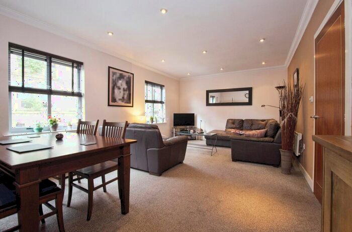 2 Bedroom Flat For Sale In St James Mansions, Mount Stuart Square, CF10