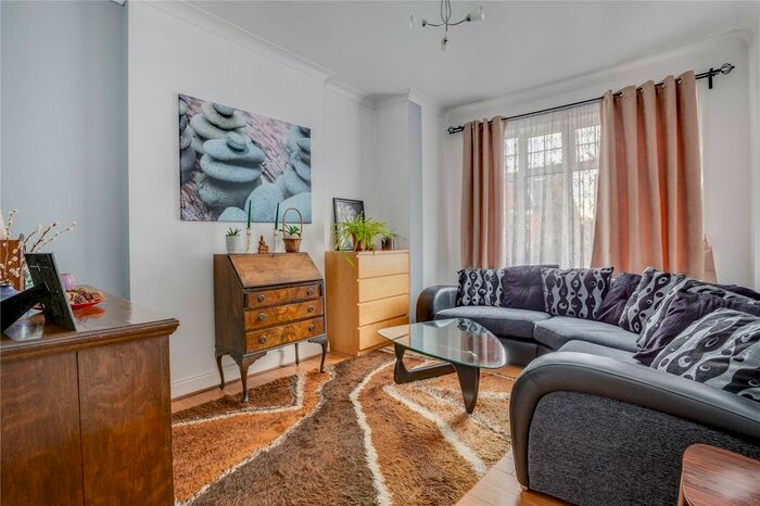 4 Bedroom Flat To Rent In Grafton Road, London, W3