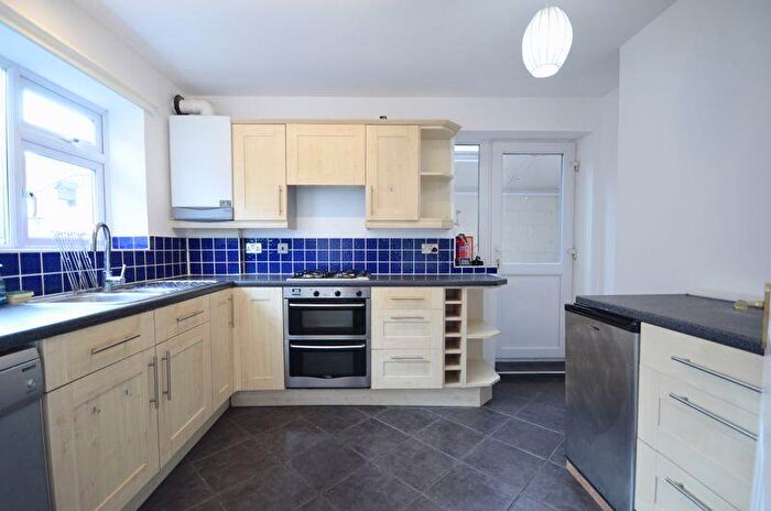 2 Bedroom Flat To Rent In Wroxham Road, Poole, BH12