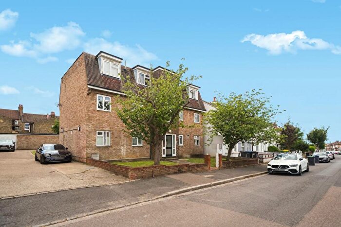 1 Bedroom Flat For Sale In Livingstone Road, Thornton Heath, CR7