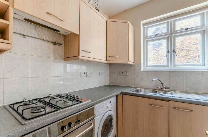 Studio To Rent In Queen's Gate, South Kensington, London, SW7