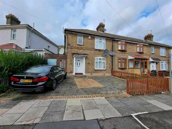 3 Bedroom End Of Terrace House To Rent In Blake Avenue, Barking, IG11