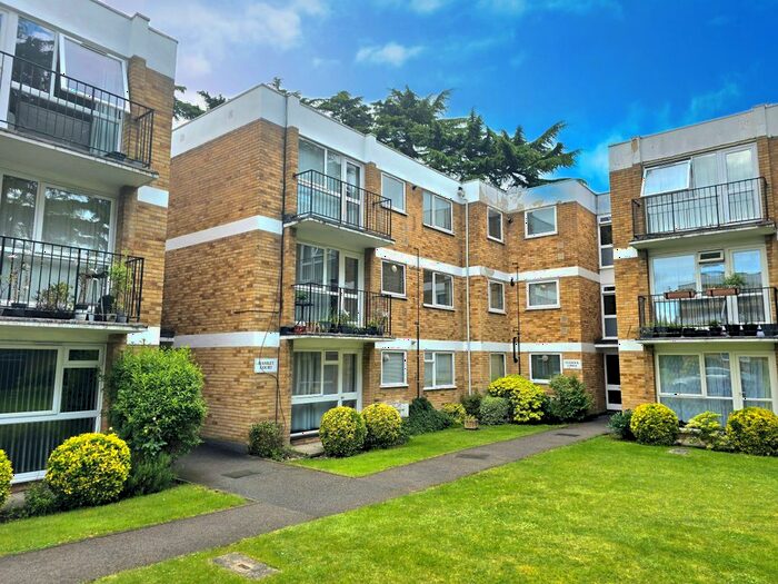 2 Bedroom Flat To Rent In Hamlet Court, Village Road, Enfield, EN1