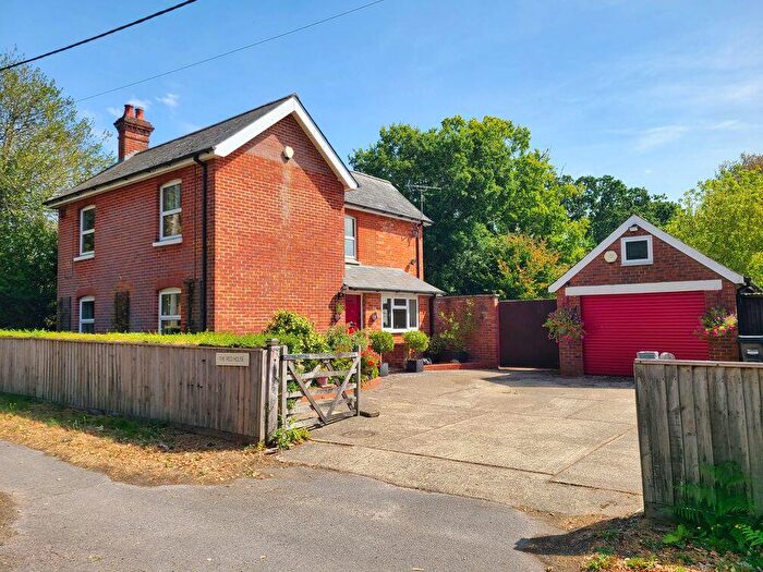 3 Bedroom Detached House For Sale In Romsey Road, Copythorne, SO40