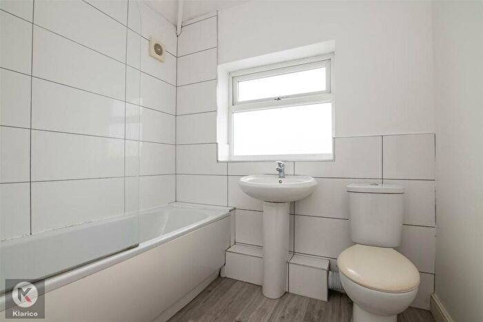 3 Bedroom Semi-Detached House For Sale In Warwick Road, Acocks Green, B27