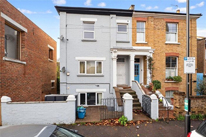 3 Bedroom Apartment To Rent In Stannard Road, London, E8