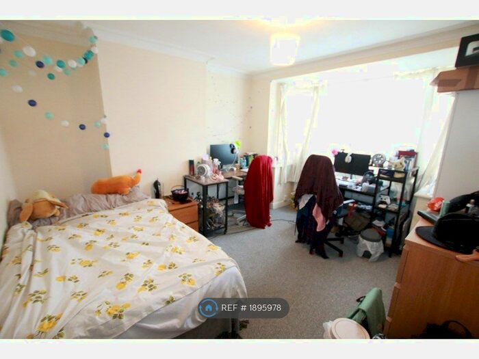 4 Bedroom Semi-Detached House To Rent In Erleigh Court Gardens, Earley, Reading, RG6