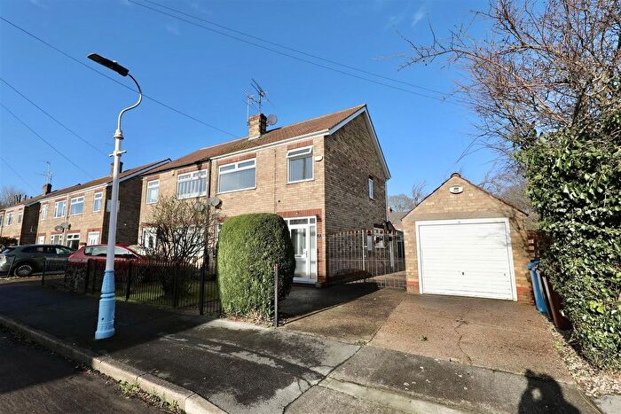 3 Bedroom Semi-Detached House For Sale In Park Side Close, Park Avenue, Hull, HU5