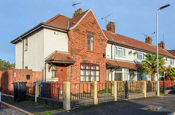3 Bedroom End Of Terrace House To Rent In Endeavour Crescent, Hull, HU9