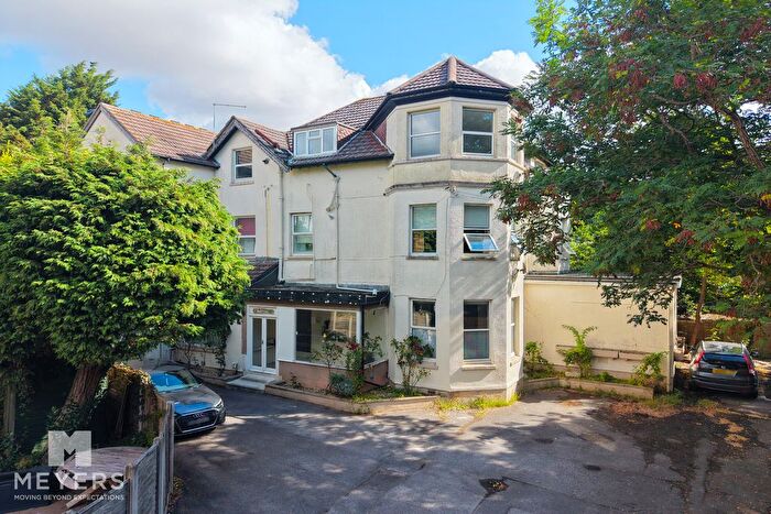 2 Bedroom Flat To Rent In Gardens View, Bournemouth, BH1